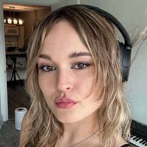 Meet your Posher, Em